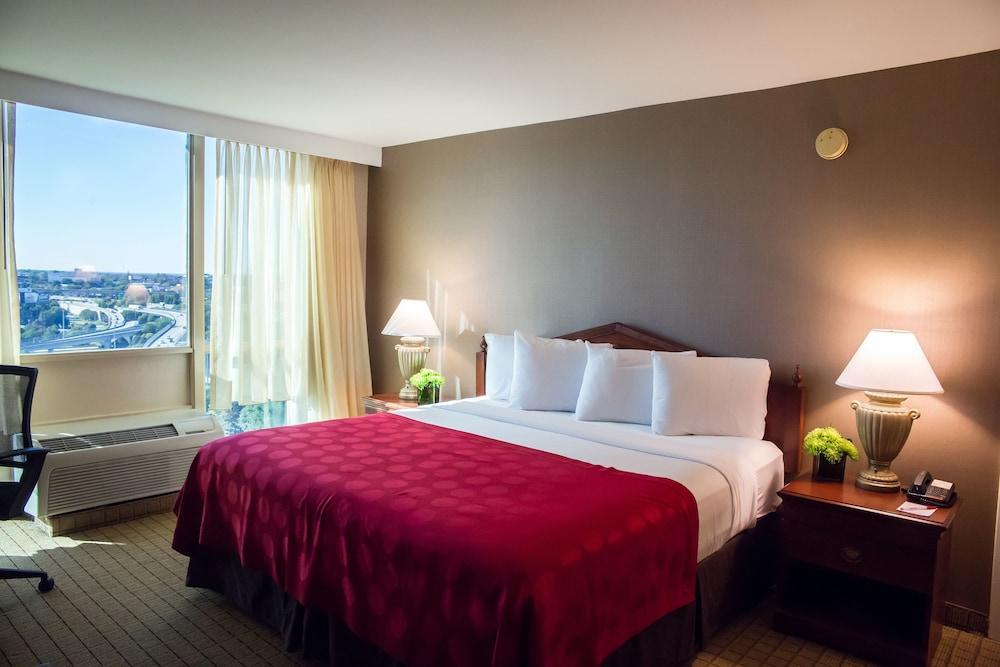 Готель Ramada Plaza By Wyndham Atlanta Downtown Capitol Park Екстер'єр фото