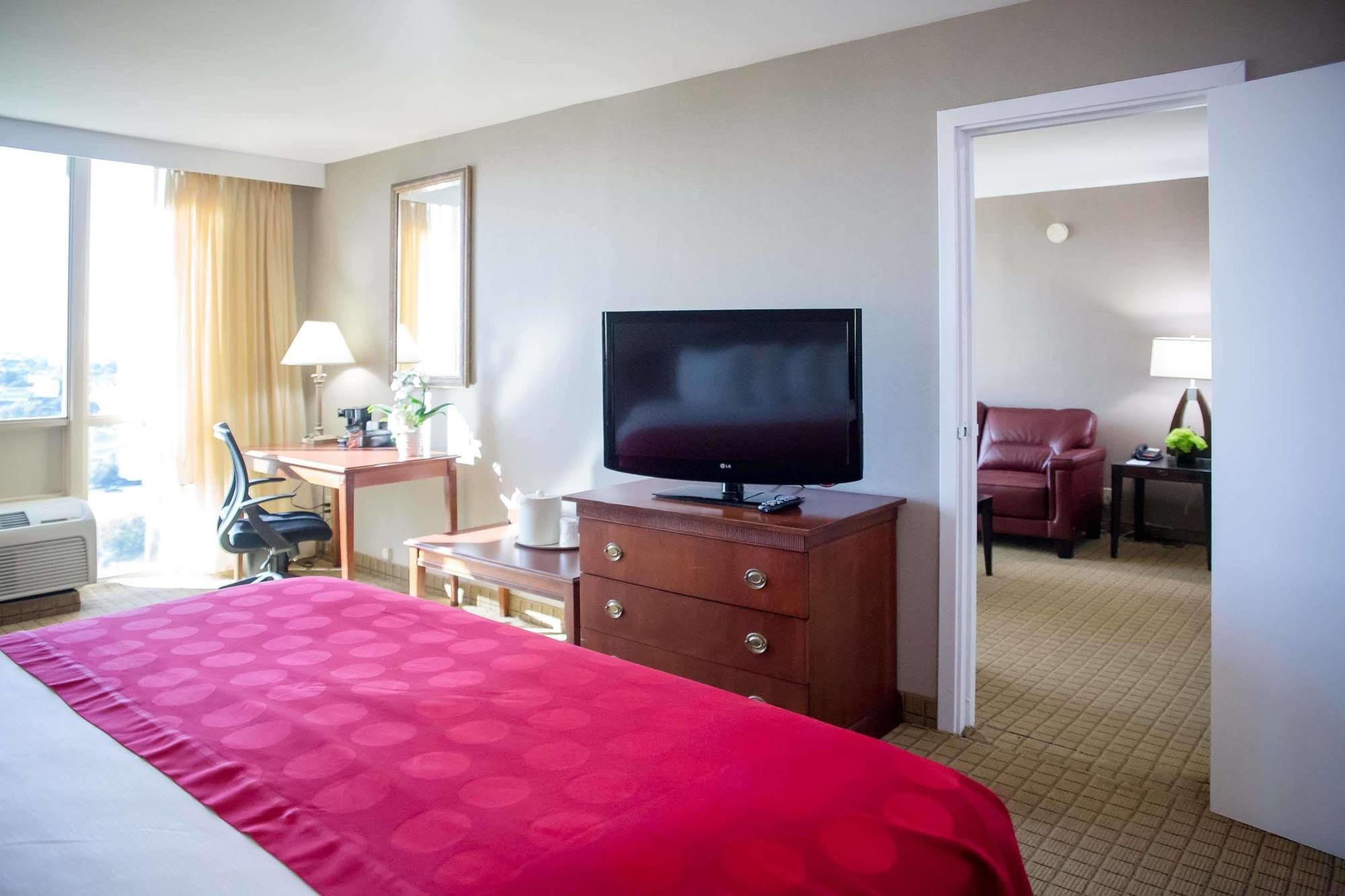 Готель Ramada Plaza By Wyndham Atlanta Downtown Capitol Park Екстер'єр фото